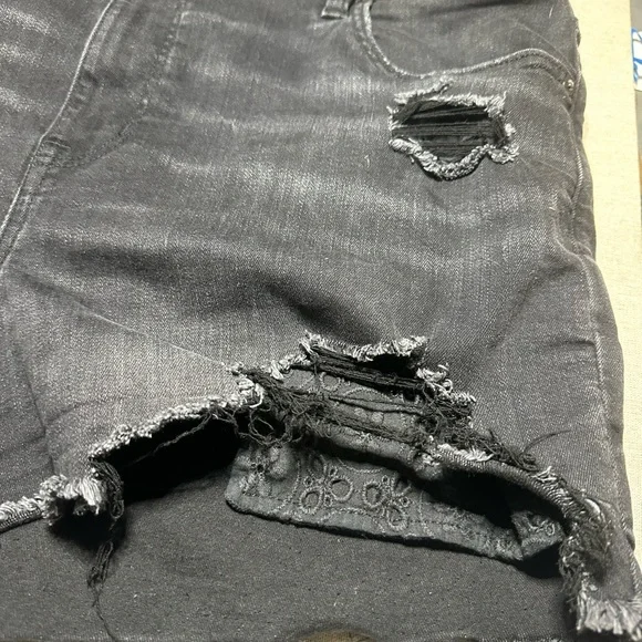 American Eagle Black Distressed Stretch Denim Shorts Size 20 - Picture 4 of 8